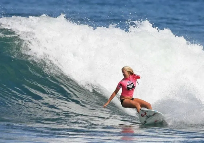 "Soul Surfer": Sự trở lại không tưởng và hành trình chinh phục những ngọn sóng