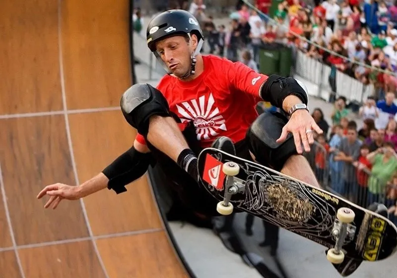 Tony Hawk là ai? Hành trình từ cậu bé gầy gò đến biểu tượng toàn cầu