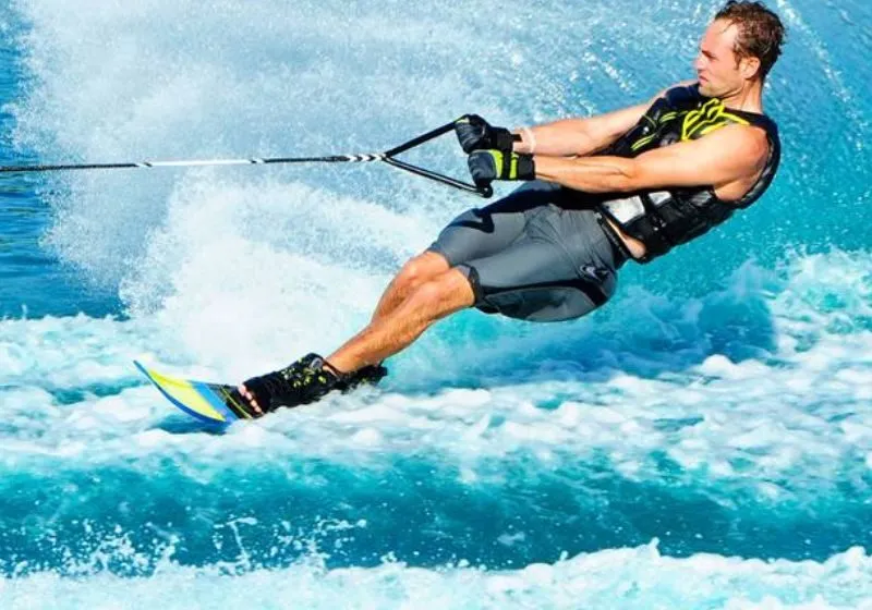 Định nghĩa Waterskiing là gì? Lịch sử và sức hút của môn lướt ván nước