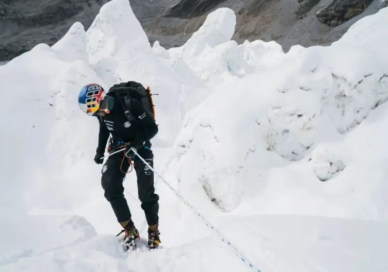 VĐV Ba Lan lập kỳ tích trượt tuyết tại Everest