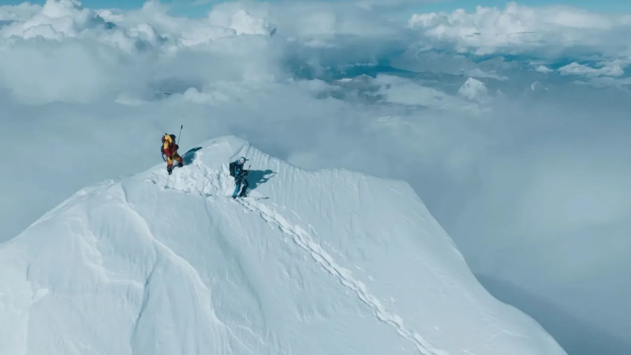 VĐV Ba Lan lập kỳ tích trượt tuyết tại Everest